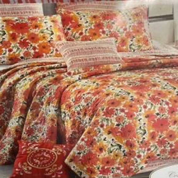 Full/Queen size comforter set with decorative pillow - Picture 1 of 3